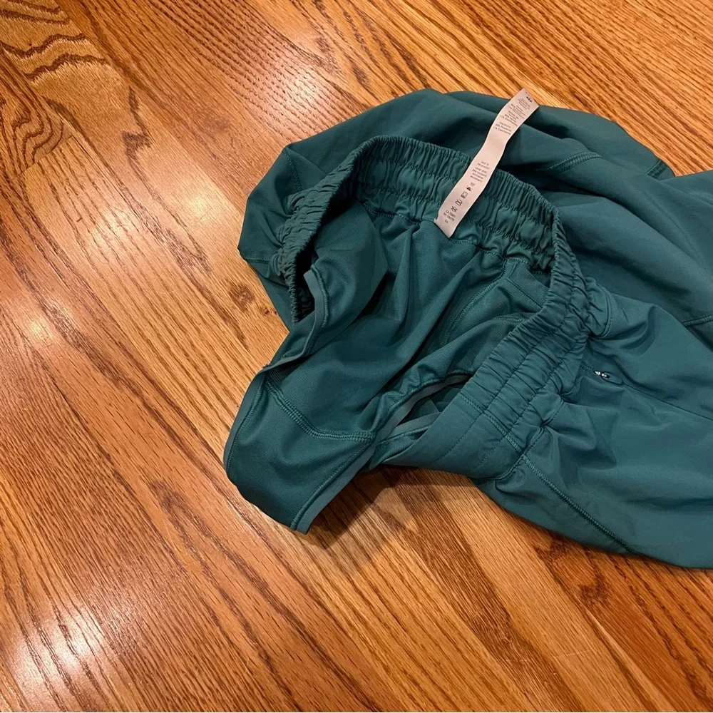 lululemon athletica excellent no